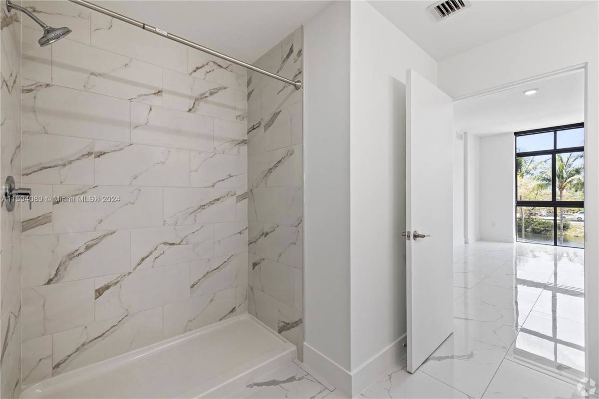 Apartment for rent at 1 Curtiss Parkway, Miami, FL 33166