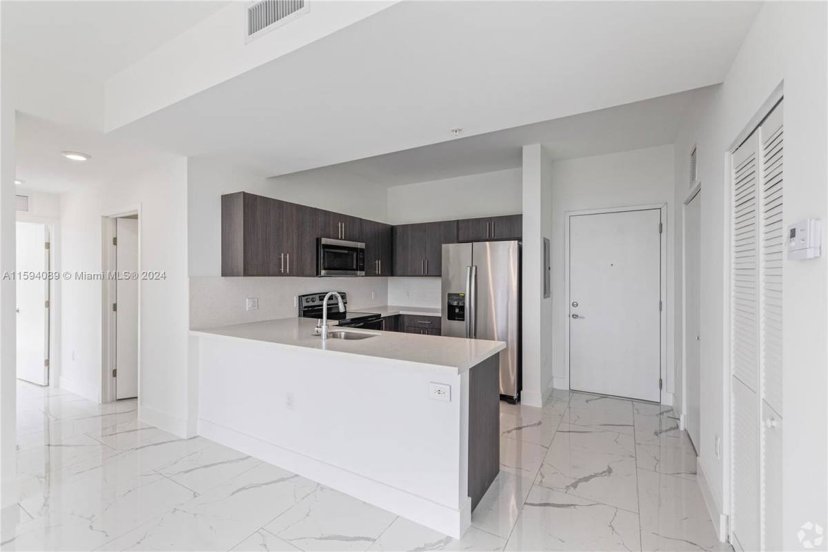 Apartment for rent at 1 Curtiss Parkway, Miami, FL 33166