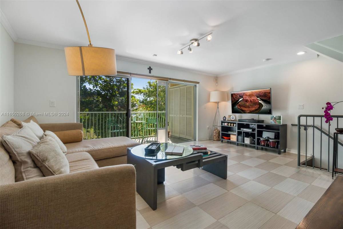 Townhouse for rent at 978 NW N River Dr, Miami, FL 33136