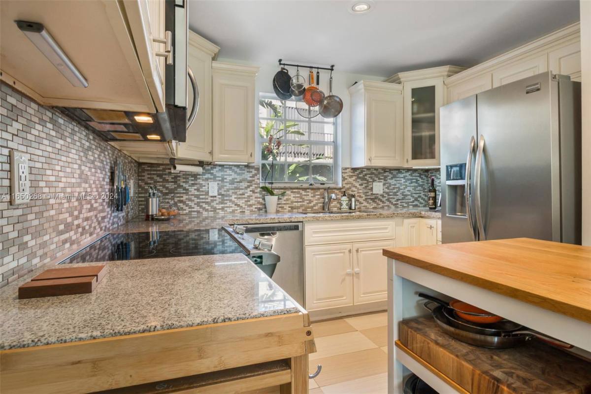 Townhouse for rent at 978 NW N River Dr, Miami, FL 33136