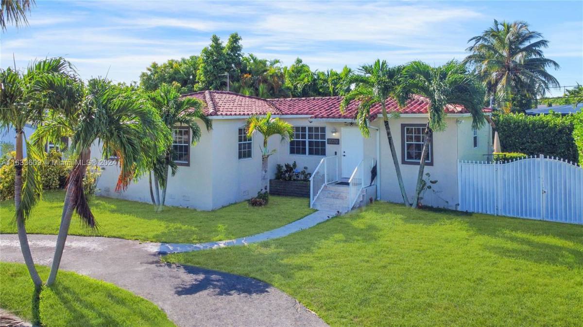 House for rent at 8230 SW 30th St, Miami, FL 33155