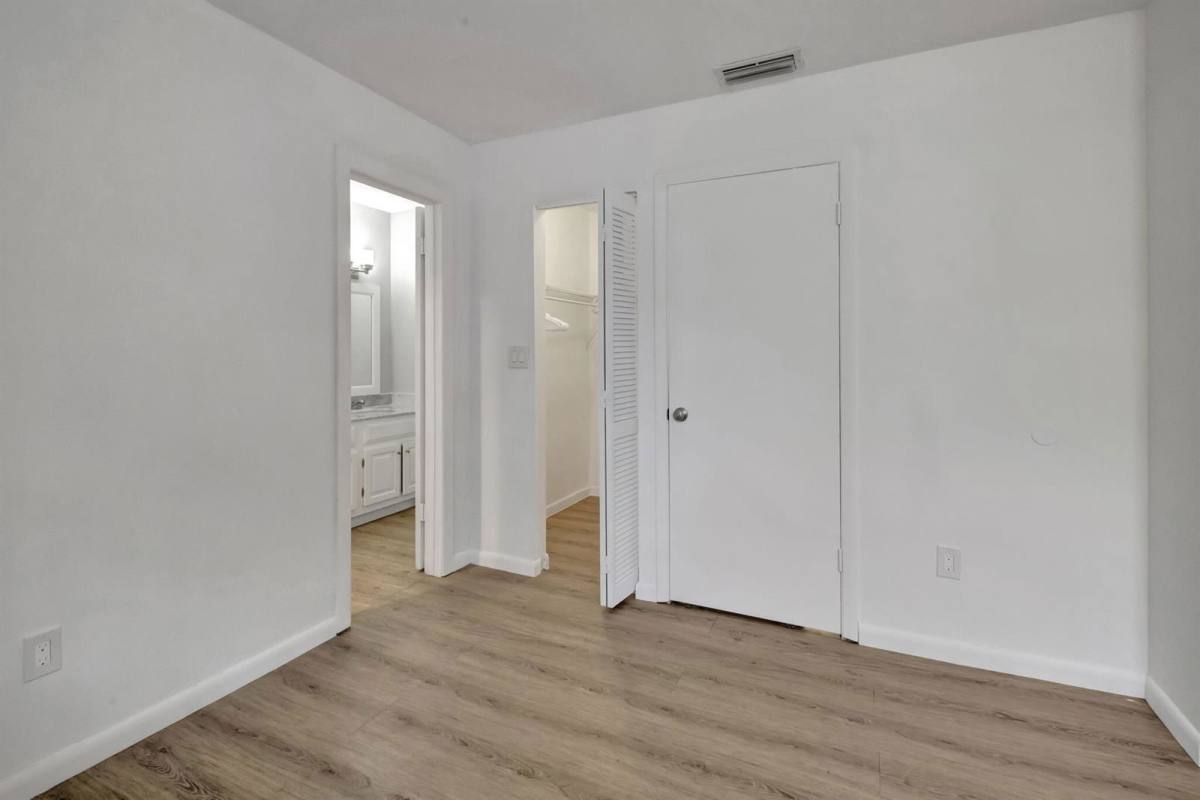 Townhouse for rent at 519 NE 38th St, Miami, FL 33137