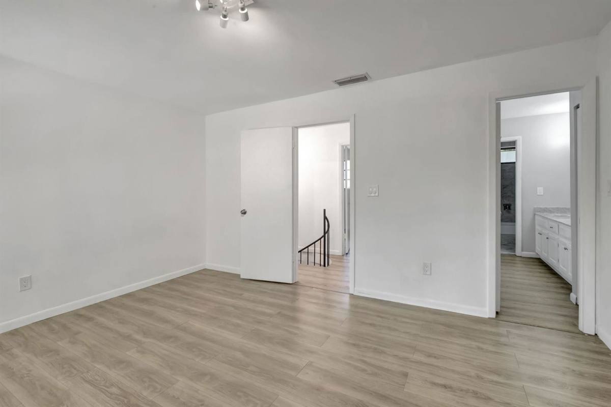 Townhouse for rent at 519 NE 38th St, Miami, FL 33137
