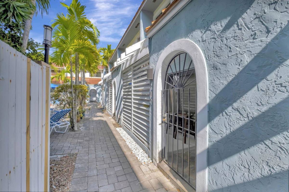 Townhouse for rent at 519 NE 38th St, Miami, FL 33137
