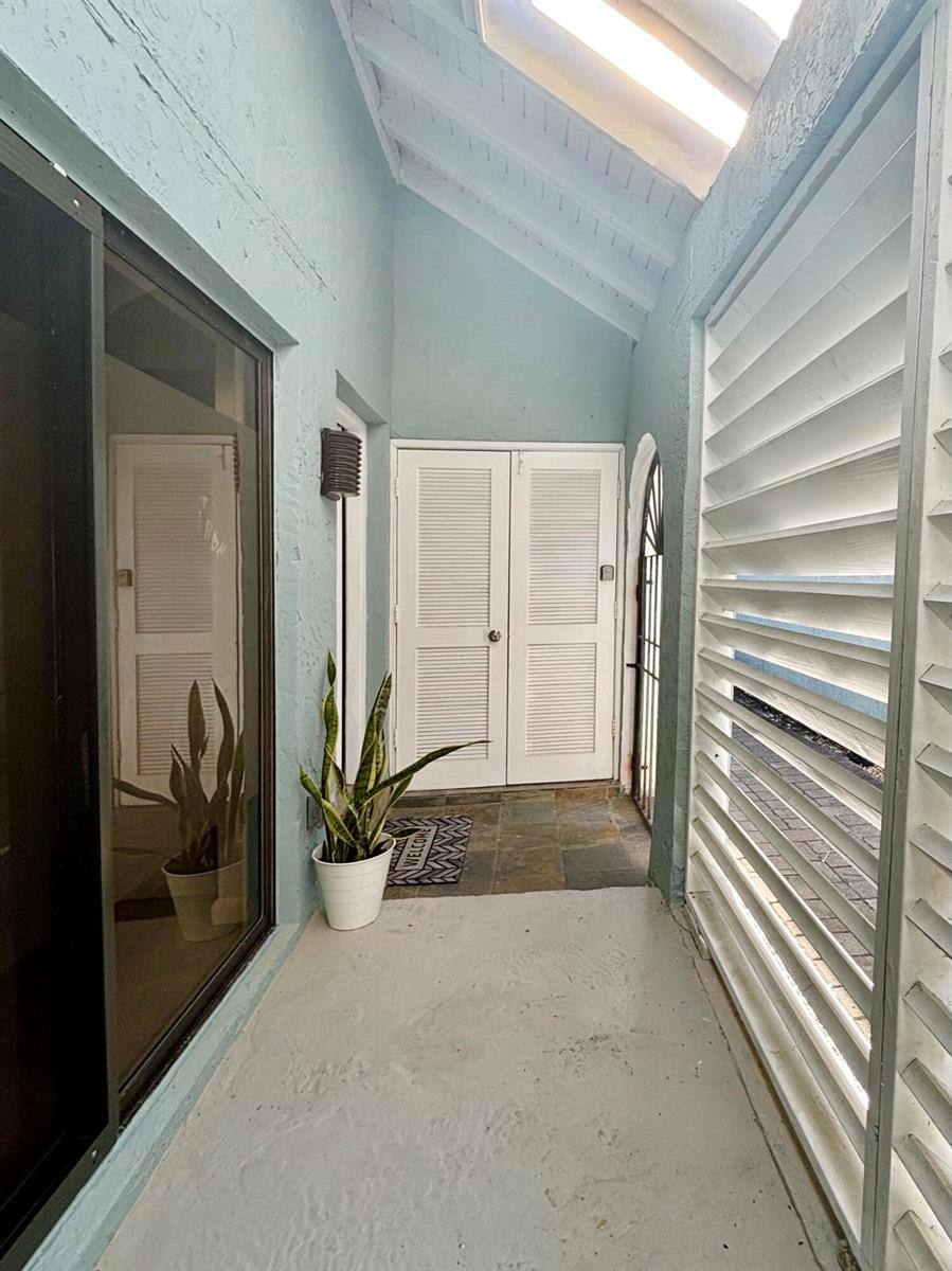 Townhouse for rent at 519 NE 38th St, Miami, FL 33137