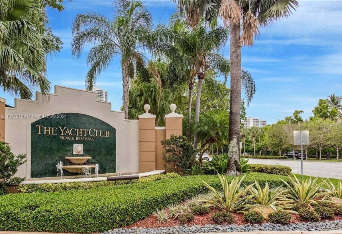 Apartment for rent at 19801 E Country Club Dr, Miami, FL 33180