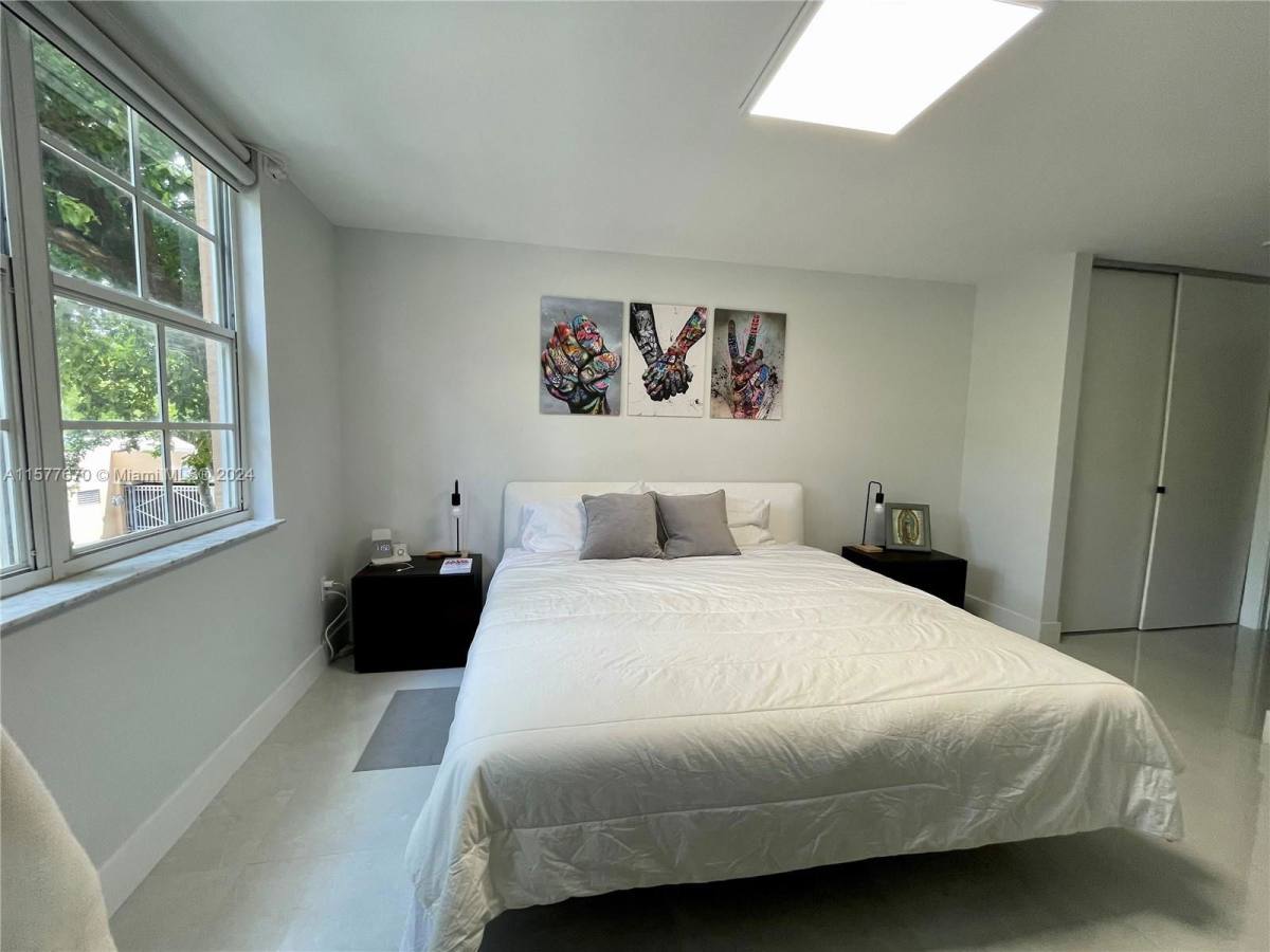 Apartment for rent at 19801 E Country Club Dr, Miami, FL 33180