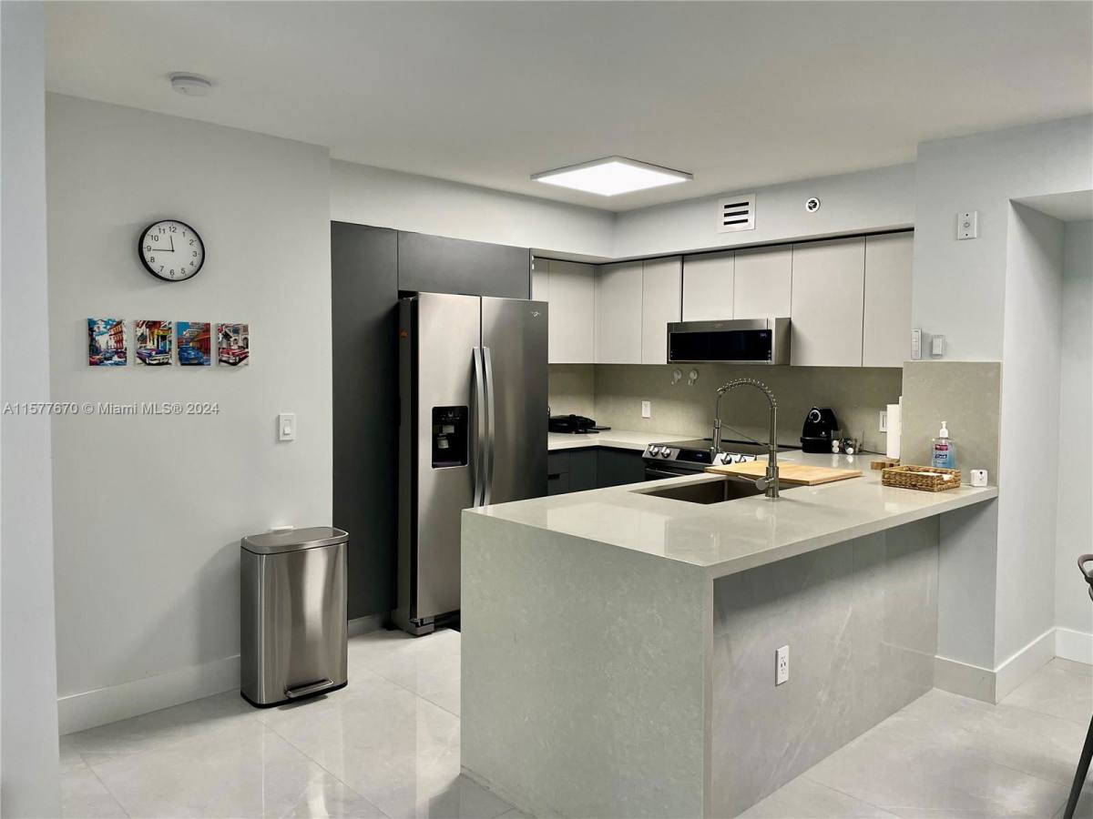 Apartment for rent at 19801 E Country Club Dr, Miami, FL 33180
