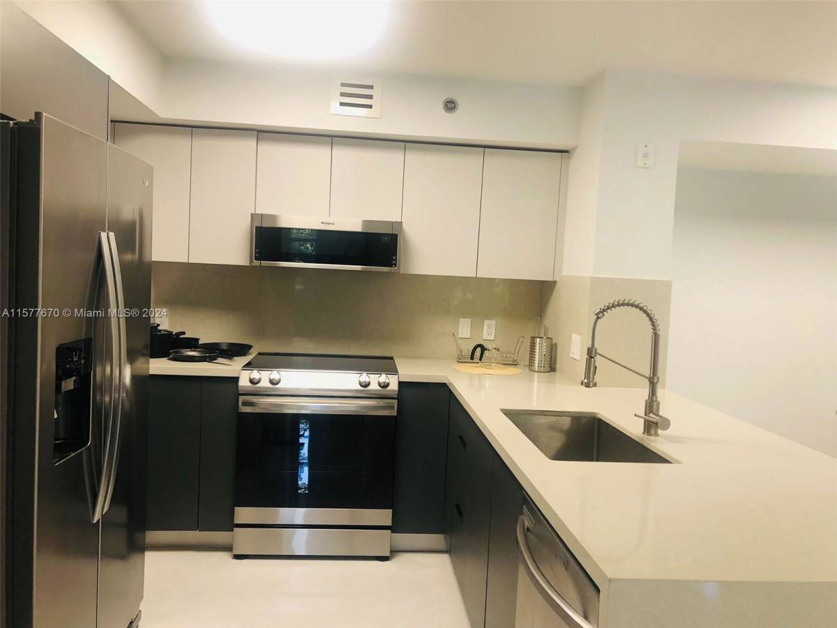 Apartment for rent at 19801 E Country Club Dr, Miami, FL 33180