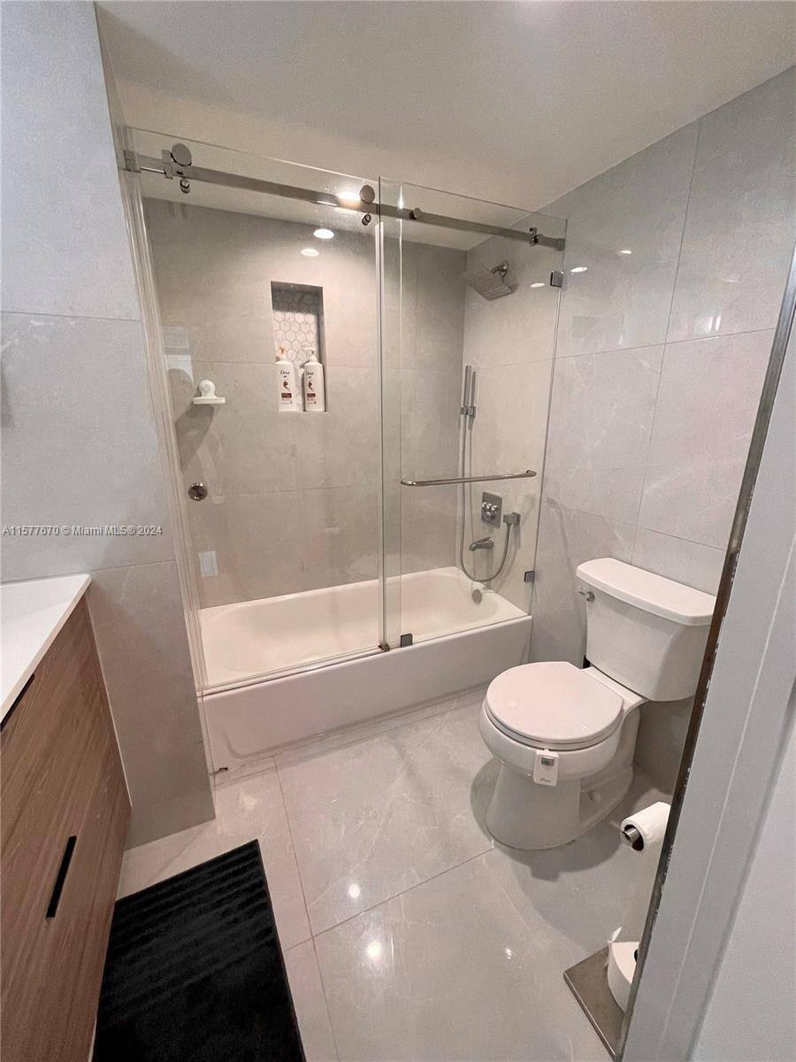 Apartment for rent at 19801 E Country Club Dr, Miami, FL 33180