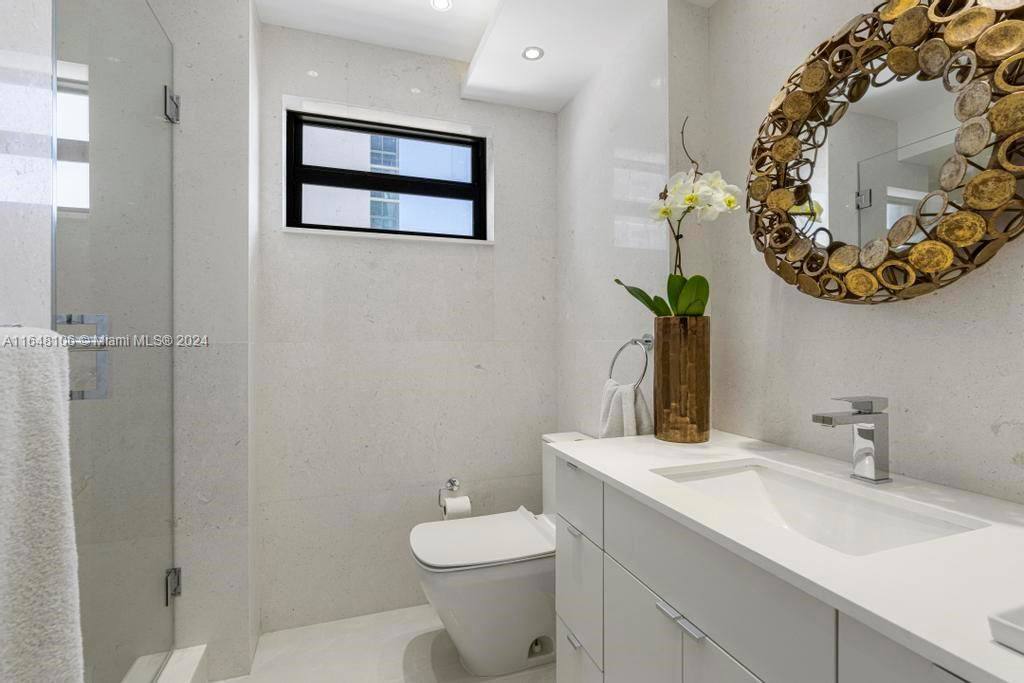 Apartment for rent at 2625 Collins Ave, Miami Beach, FL 33140