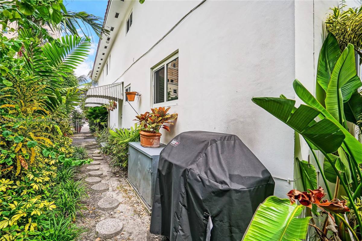 House for rent at 2720 S Le Jeune Rd, Miami, FL 33134