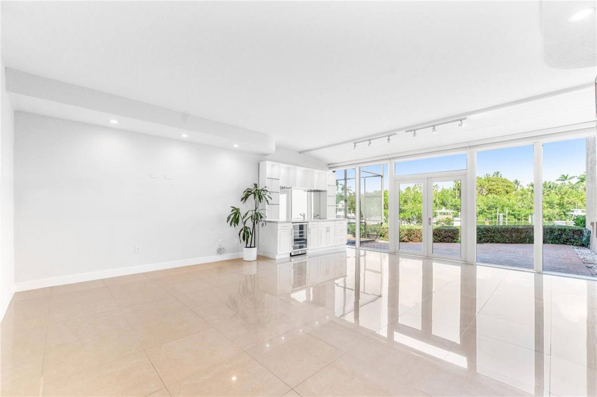 House for rent at 5990 Paradise Point Dr, Miami, FL 33157