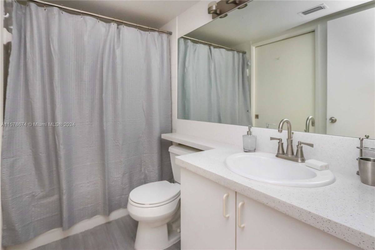 Apartment for rent at 19555 E Country Club Dr, Miami, FL 33180