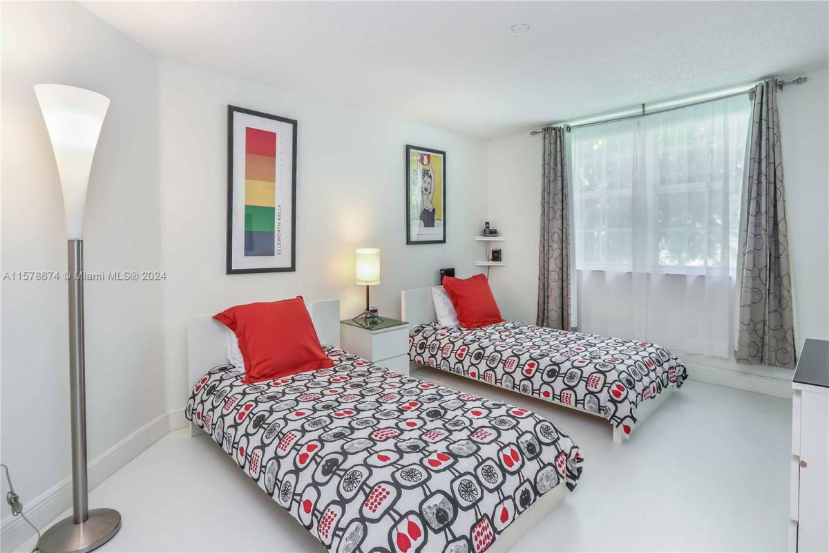 Apartment for rent at 19555 E Country Club Dr, Miami, FL 33180