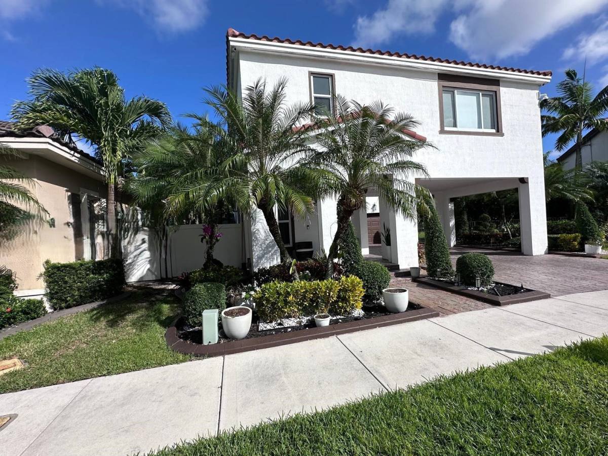 House for rent at 16979 SW 90th Terrace, Miami, FL 33196