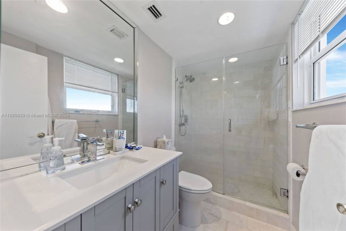 Apartment for rent at 10350 W Bay Harbor Dr, Miami Beach, FL 33154