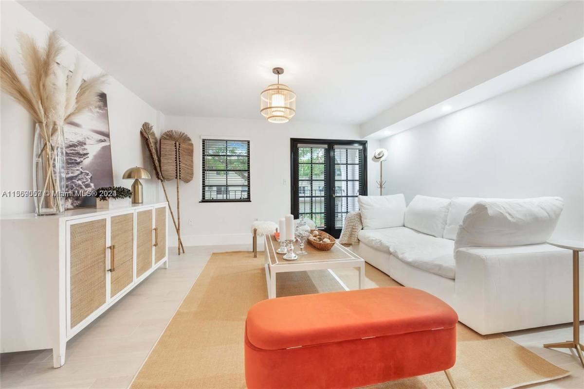 Townhouse for rent at 437 Santander Ave, Miami, FL 33134