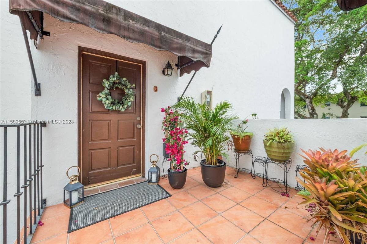 Townhouse for rent at 437 Santander Ave, Miami, FL 33134