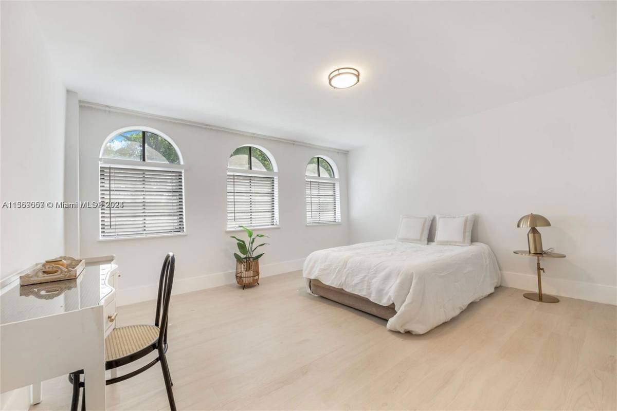 Townhouse for rent at 437 Santander Ave, Miami, FL 33134