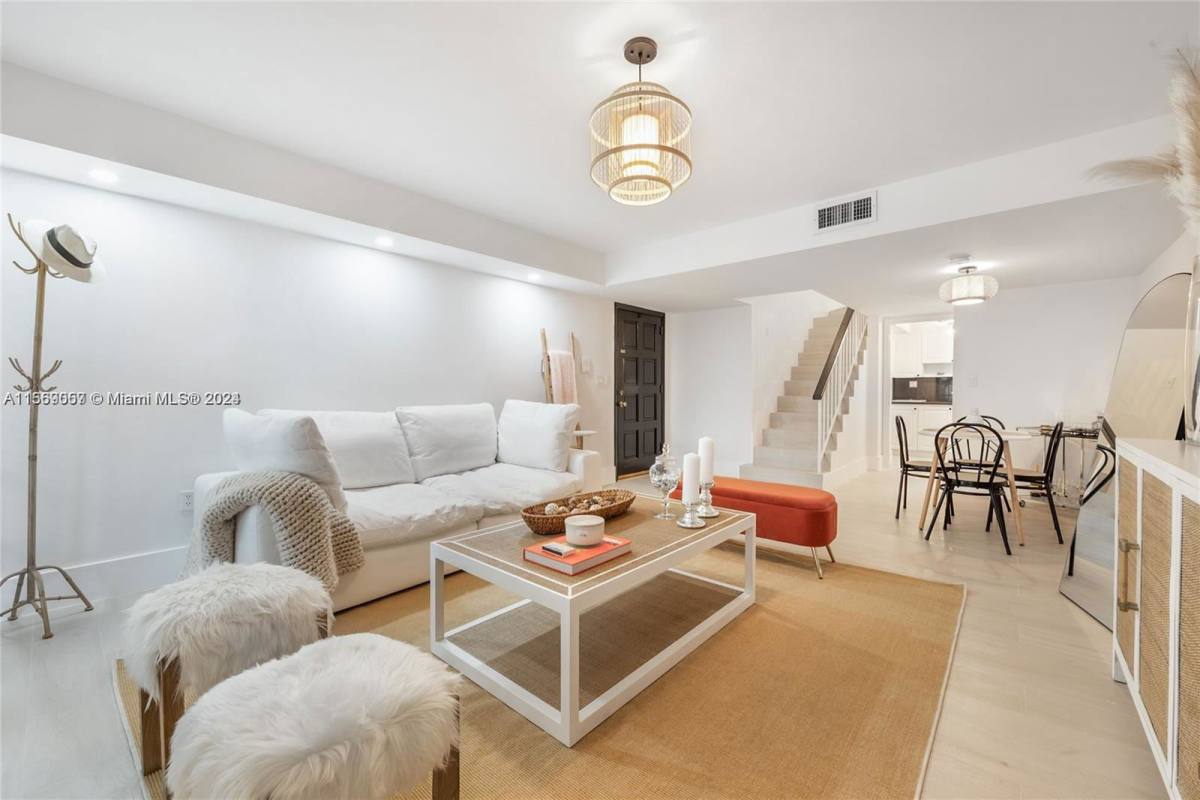 Townhouse for rent at 437 Santander Ave, Miami, FL 33134