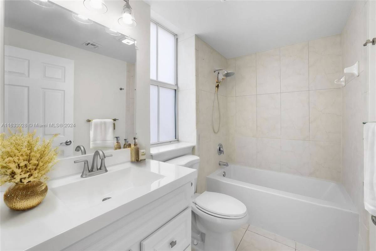 Condo for rent at 6831 SW 44th St, Miami, FL 33155