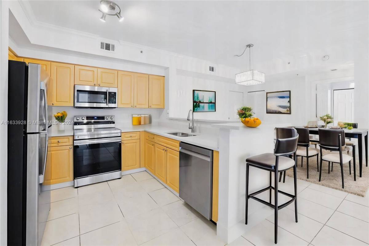 Condo for rent at 6831 SW 44th St, Miami, FL 33155