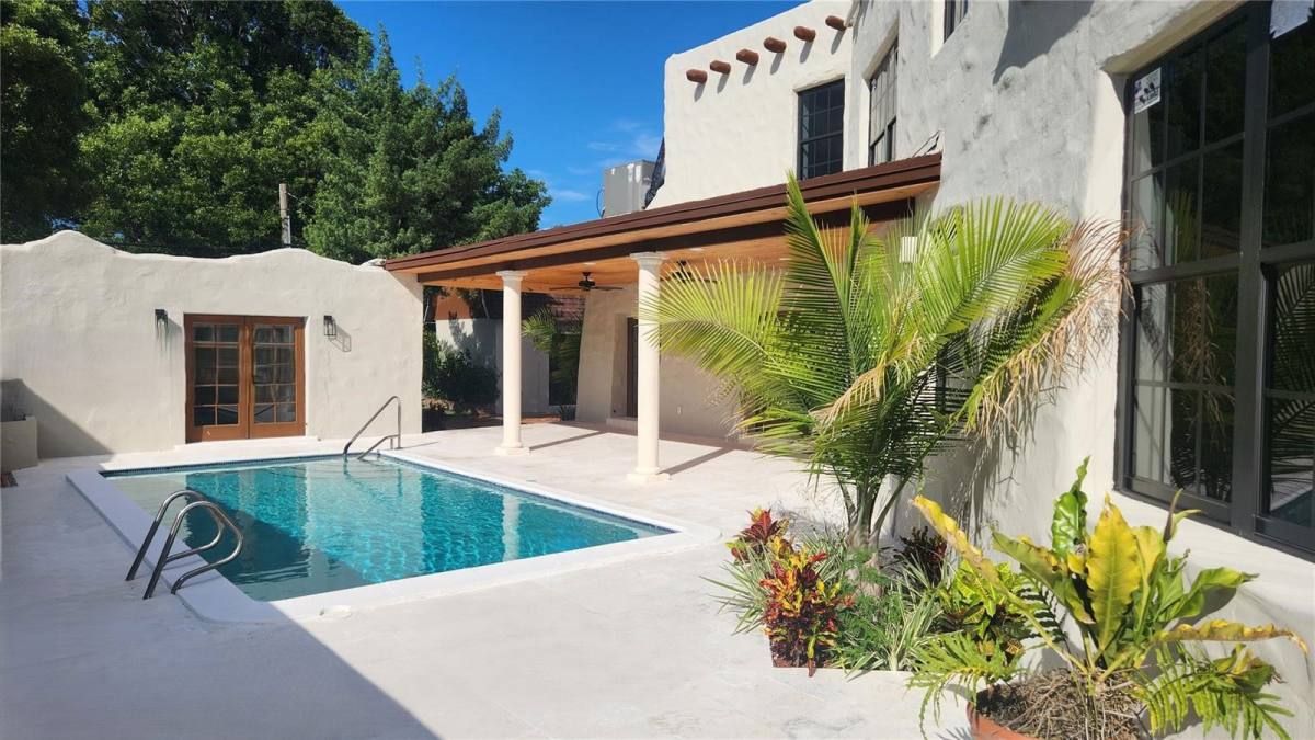 House for rent at 85 Deer Run, Miami, FL 33166