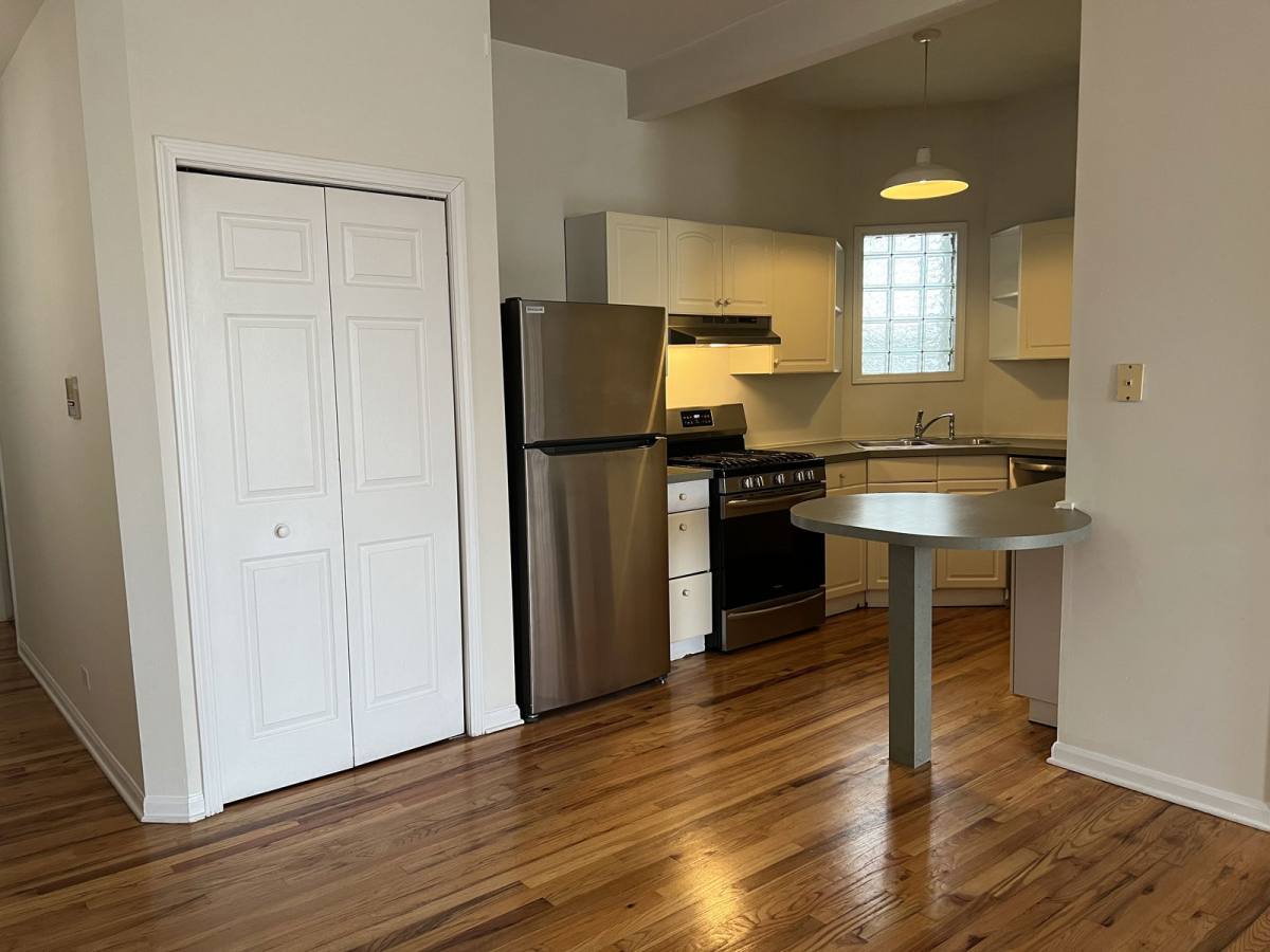 Apartment for rent at 900 N Ashland Ave #3, Chicago, IL 60622