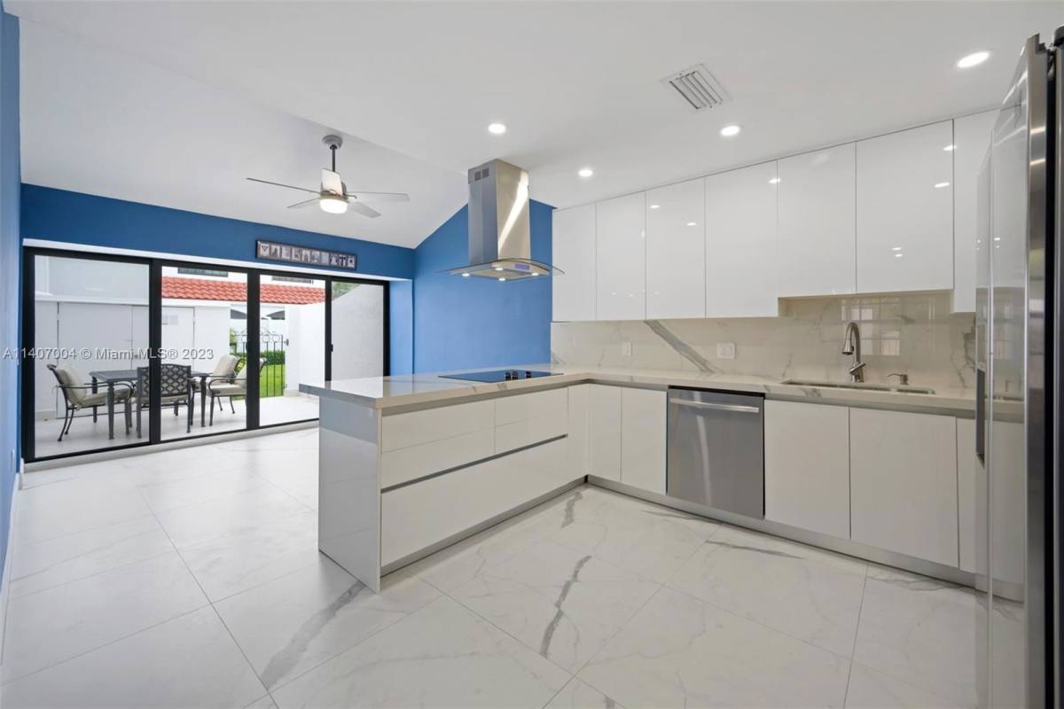 Townhouse for rent at 20904 Leeward Court, Miami, FL 33180