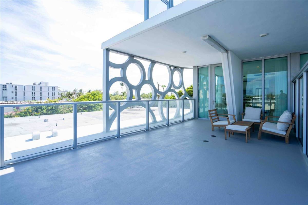 8425 Crespi Blvd, Miami Beach, FL 33141 - Apartment For Rent - Image 5