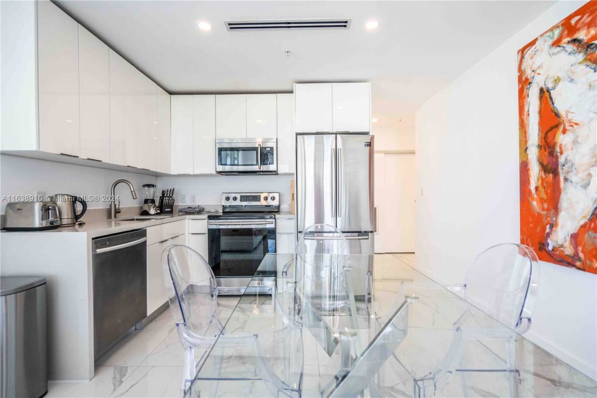 8425 Crespi Blvd, Miami Beach, FL 33141 - Apartment For Rent - Image 6