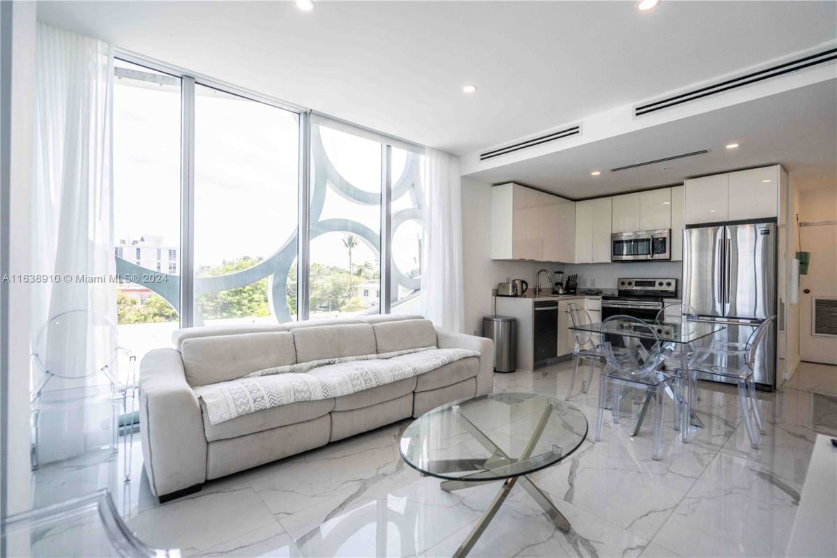 8425 Crespi Blvd, Miami Beach, FL 33141 - Apartment For Rent - Image 4