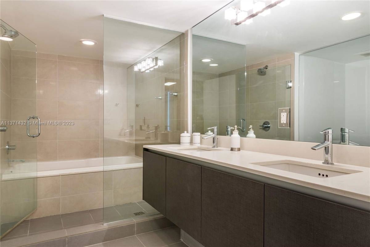 Apartment for rent at 6620 Indian Creek Dr, Miami Beach, FL 33141