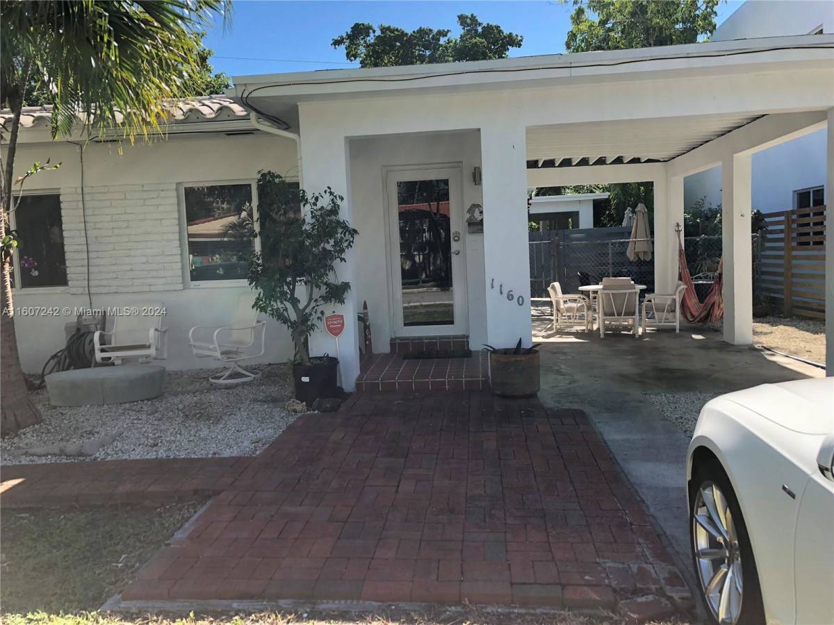 Townhouse for rent at 1160 SW 22nd Terrace, Miami, FL 33129