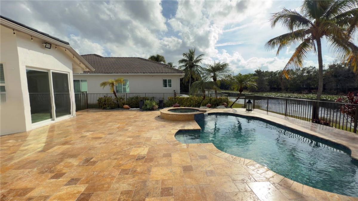 House for rent at 3763 Oak Ridge Circle, Fort Lauderdale, FL 33331