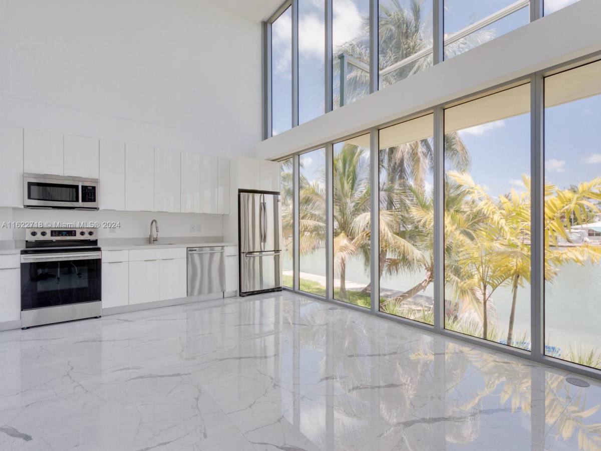 Apartment for rent at 8425 Crespi Blvd, Miami Beach, FL 33141