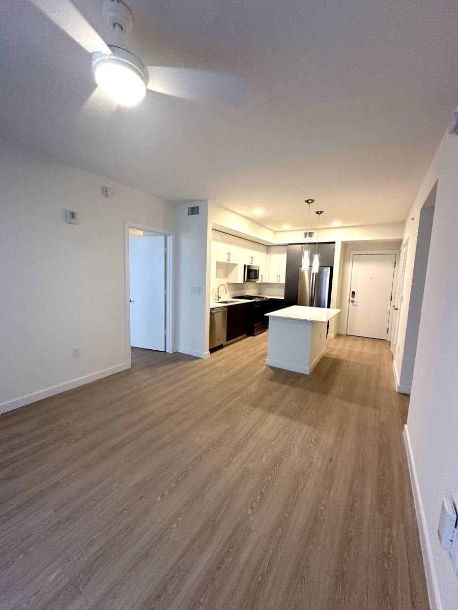 Apartment for rent at 19401 W Dixie Highway 303, Miami, FL 33180