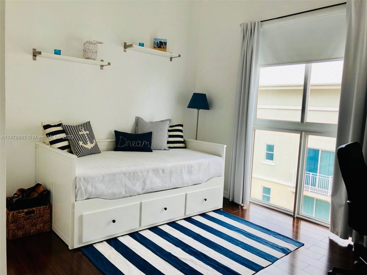 Apartment for rent at 7290 SW 90th St, Miami, FL 33156