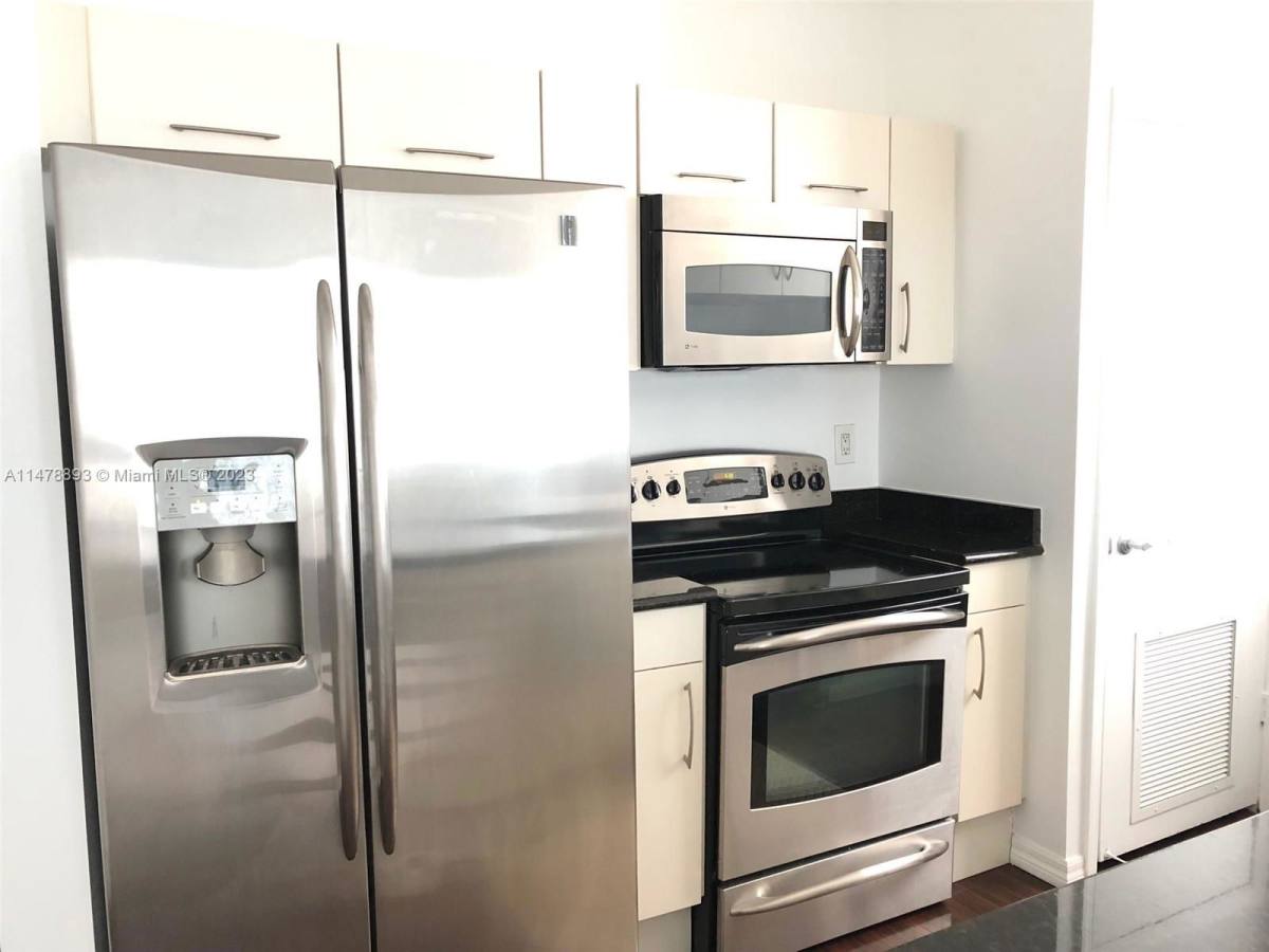 Apartment for rent at 7290 SW 90th St, Miami, FL 33156