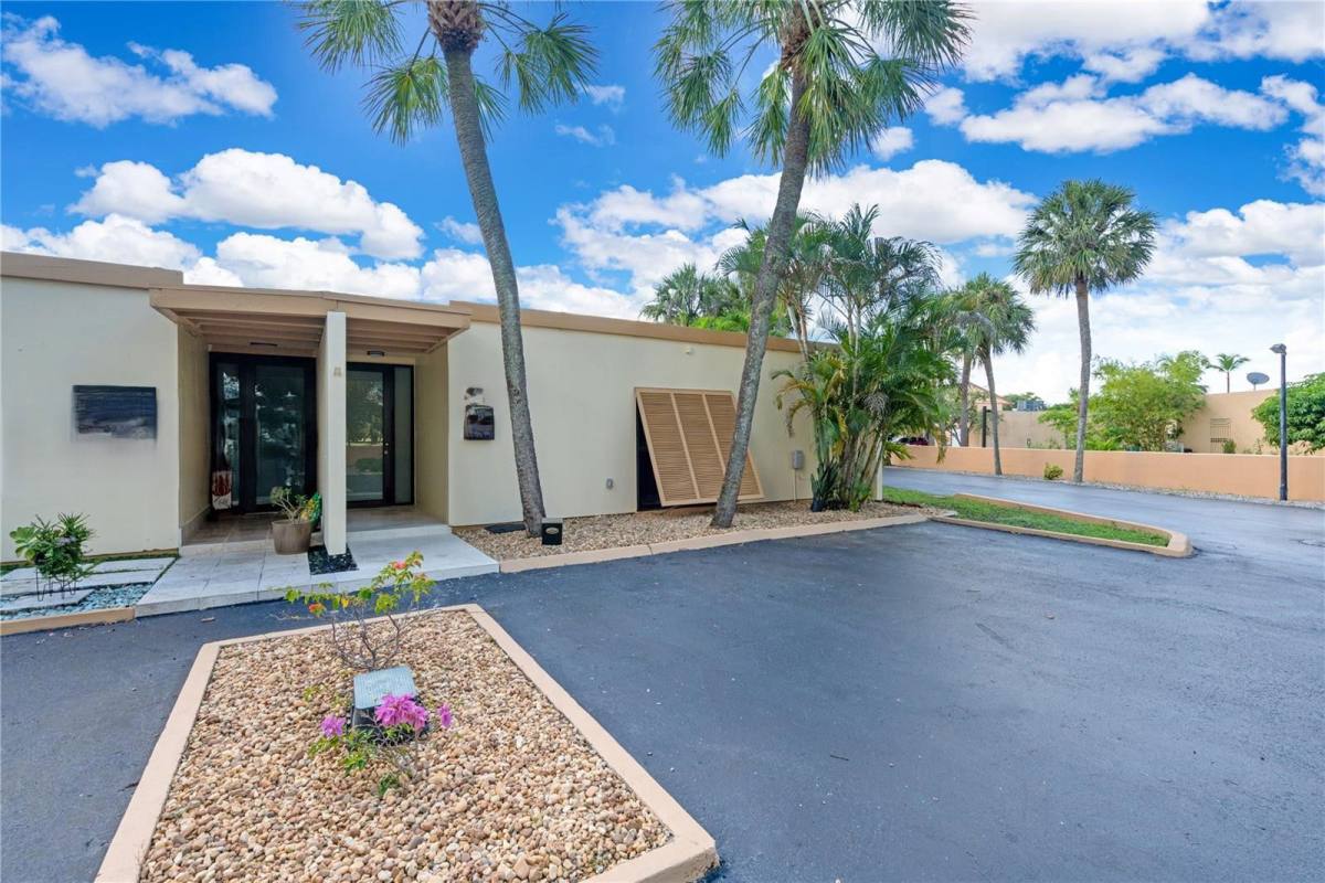Townhouse for rent at 7024 Crown Gate Court, Hialeah, FL 33014