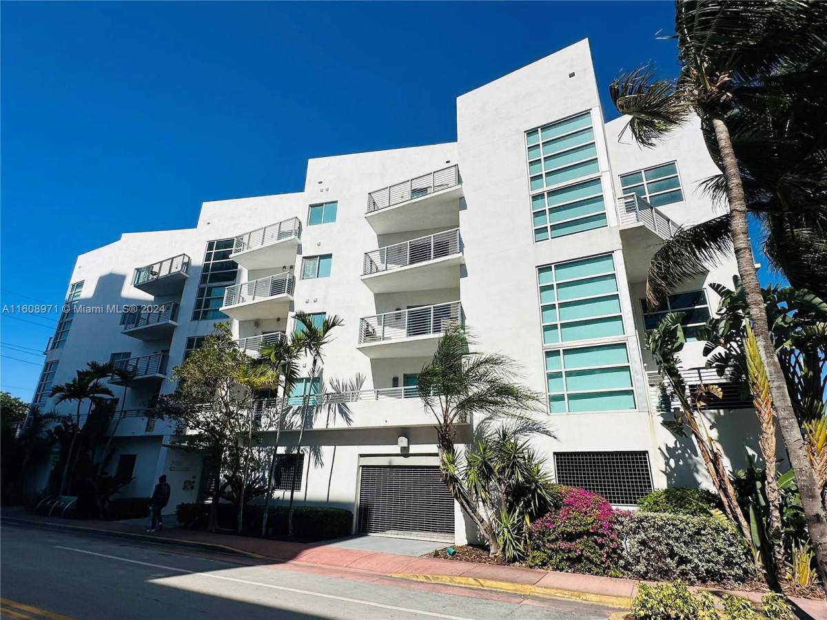 Apartment for rent at 7700 Collins Ave, Miami Beach, FL 33141