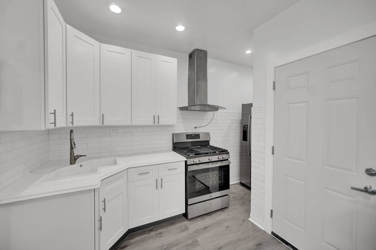 Apartment for rent at 3234 W Waveland Ave #2, Chicago, IL 60618