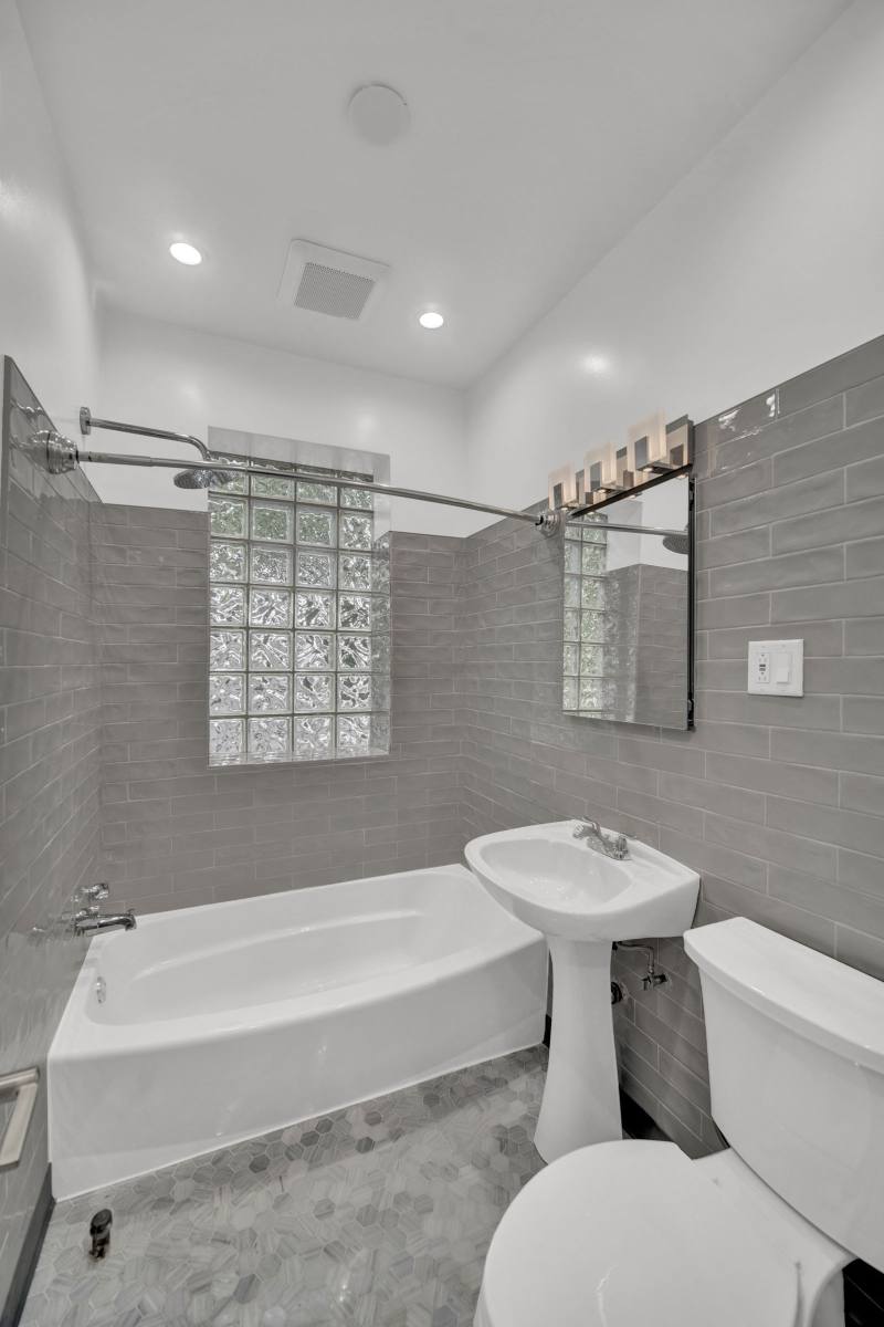 Apartment for rent at 3234 W Waveland Ave #2, Chicago, IL 60618