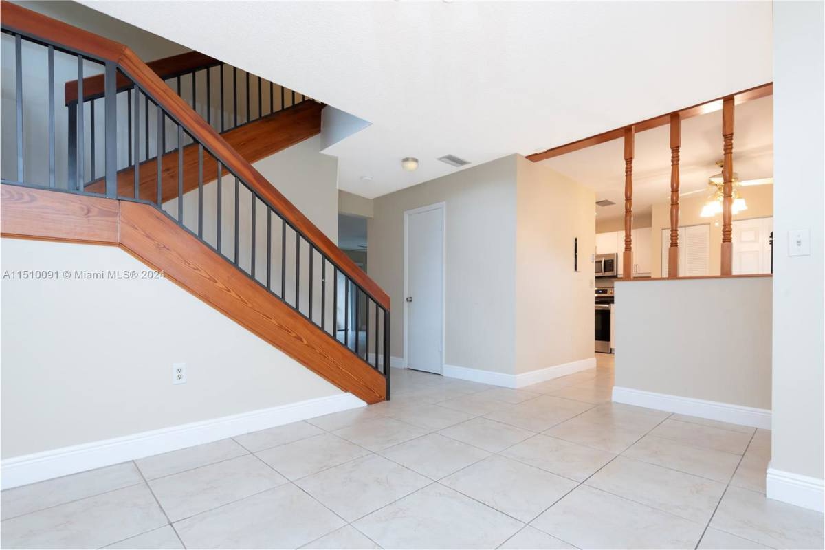 Townhouse for rent at 231 Lakeside Circle, Fort Lauderdale, FL 33326
