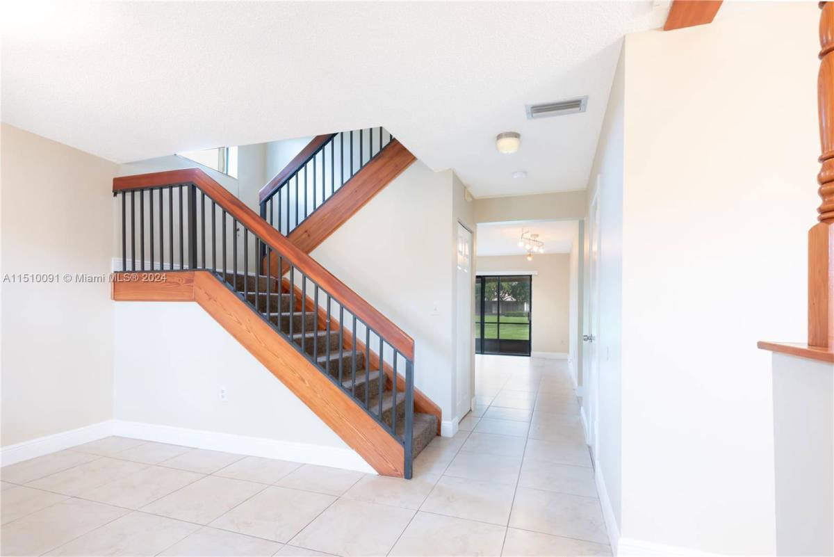 Townhouse for rent at 231 Lakeside Circle, Fort Lauderdale, FL 33326
