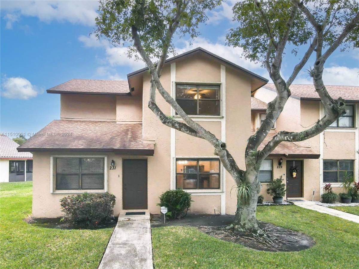 Townhouse for rent at 231 Lakeside Circle, Fort Lauderdale, FL 33326