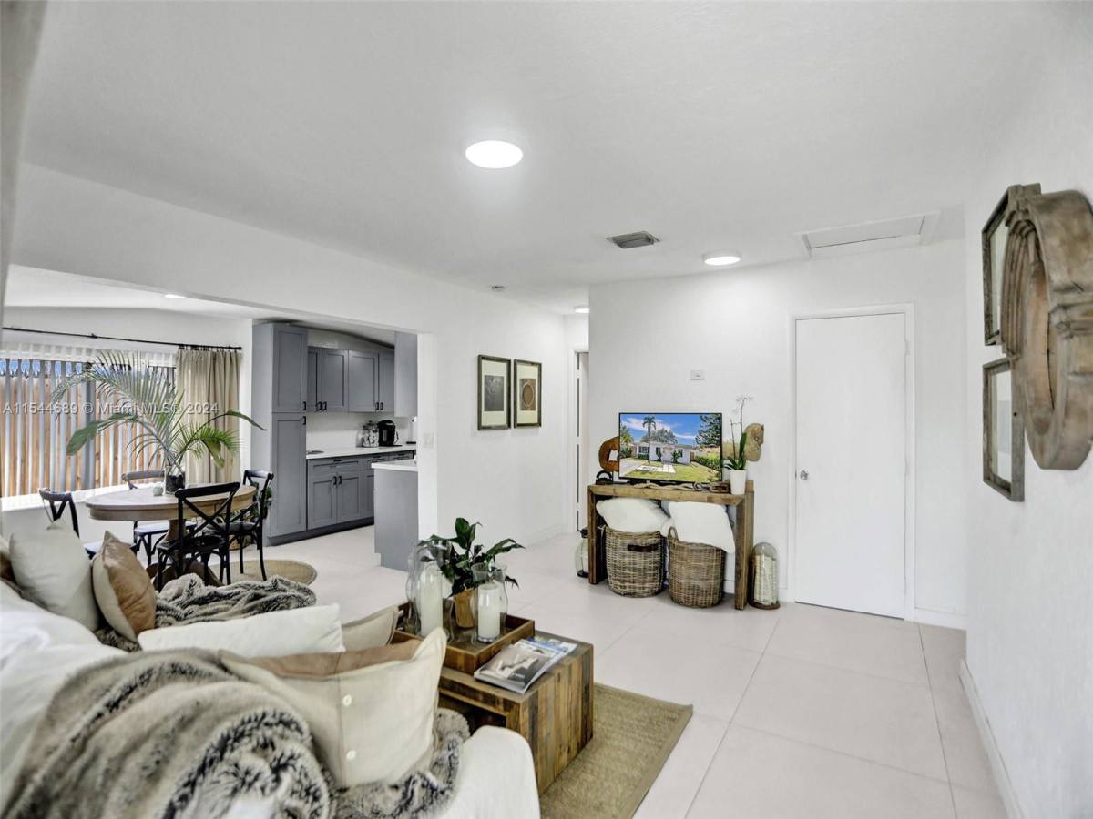 House for rent at 1820 NE 182nd St, Miami, FL 33162