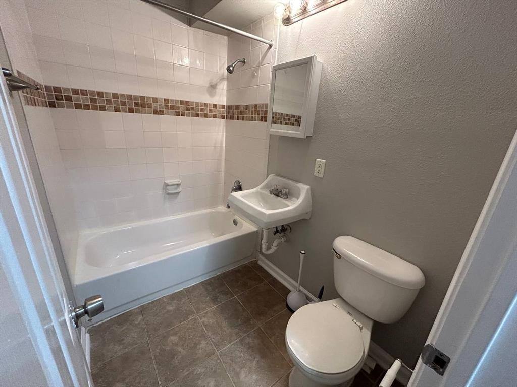 Apartment for rent at 831 W 25th St #7, Houston, TX 77008