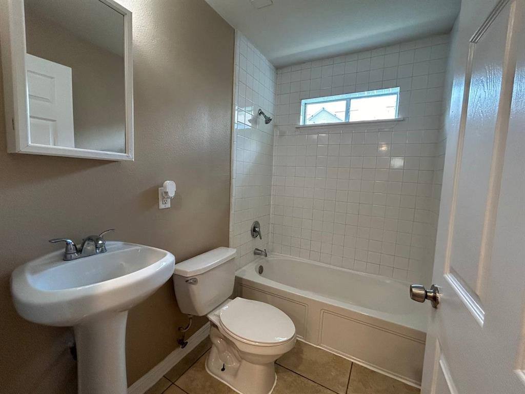 Apartment for rent at 831 W 25th St #7, Houston, TX 77008